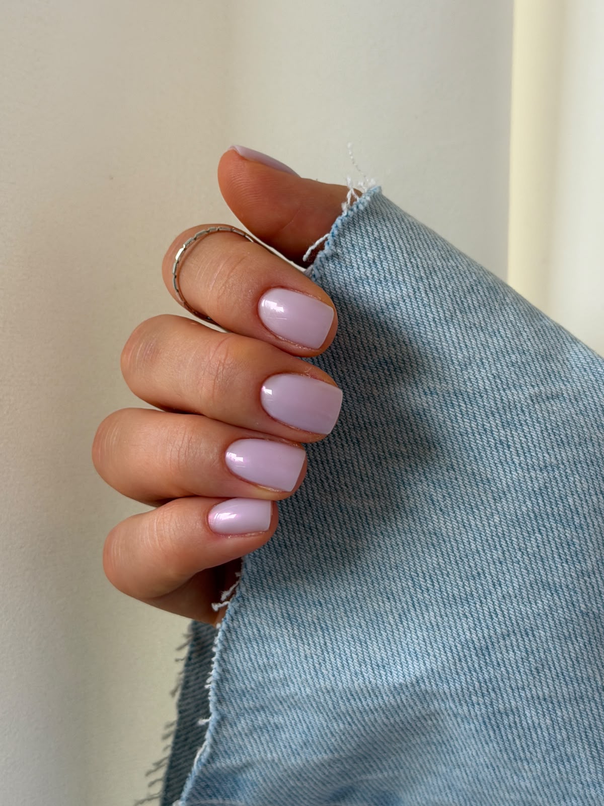Krótki naturalny manicure hybrydowy
